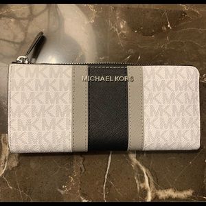 Michael Kors Jet Set Wallet